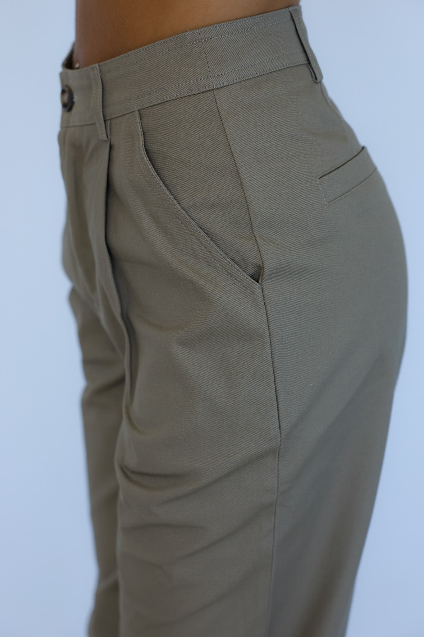 מכנסי צ׳ינו - ירוק חאקי