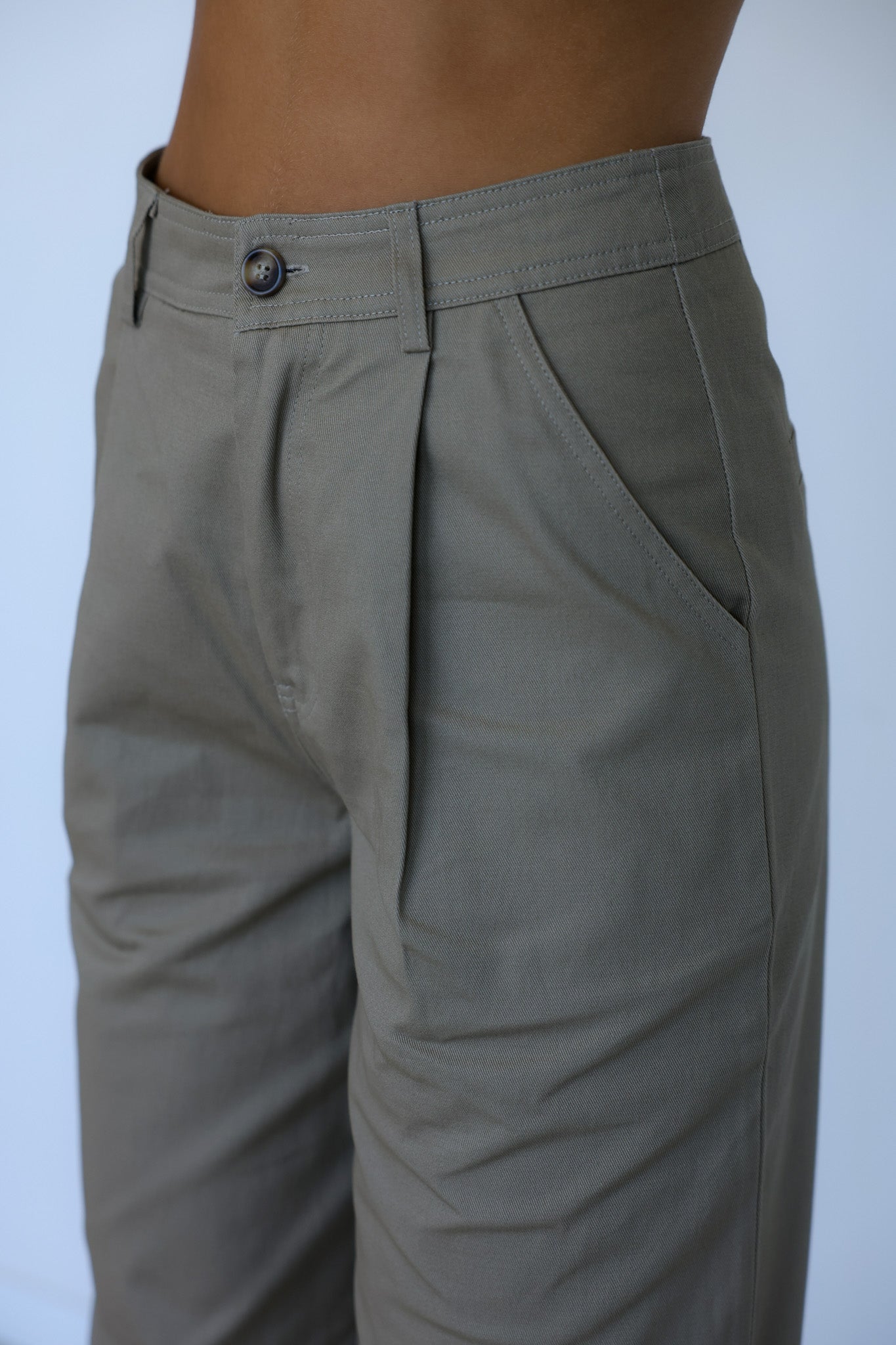 מכנסי צ׳ינו - ירוק חאקי