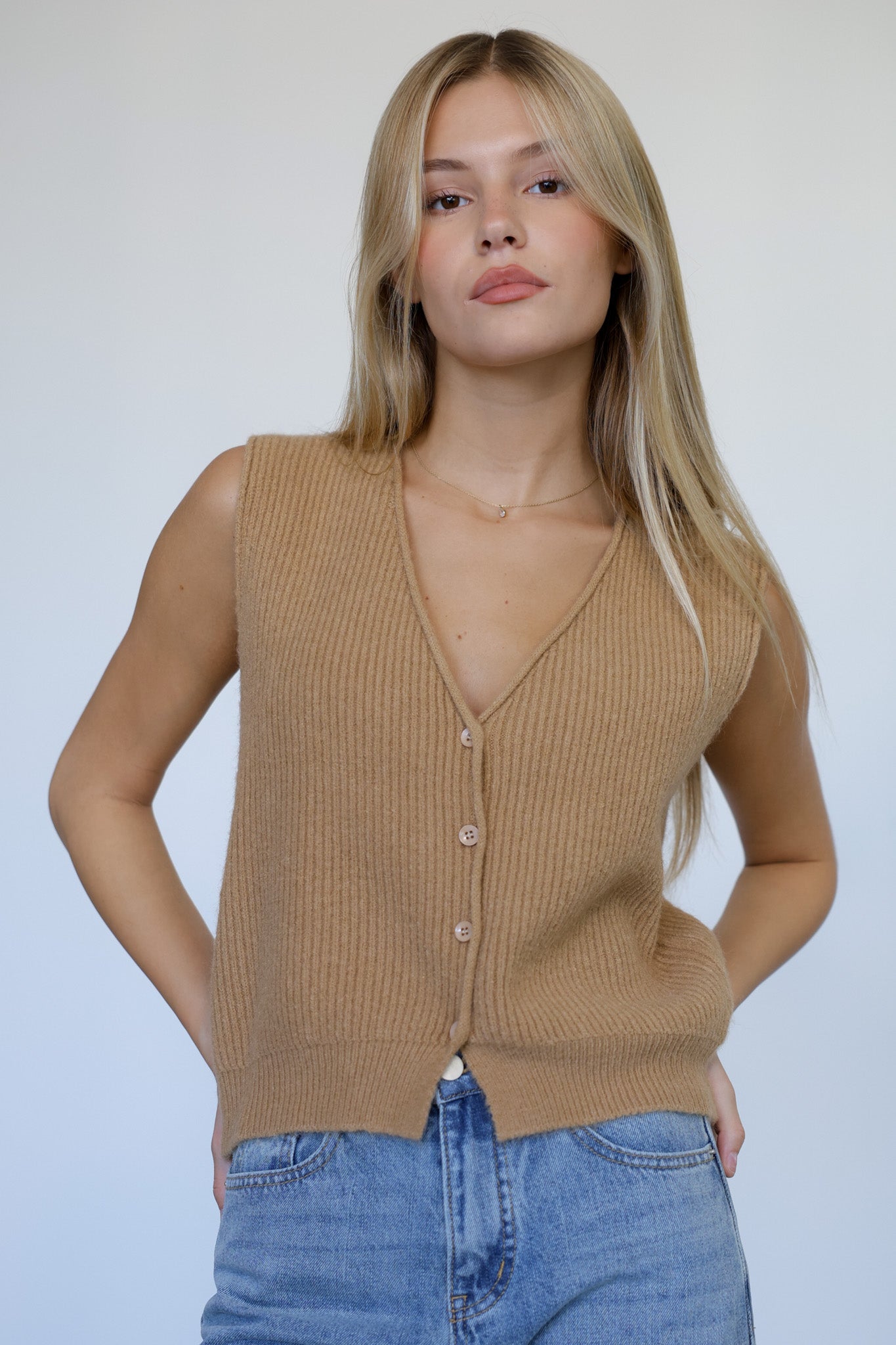 אפודת אלבי - קאמל