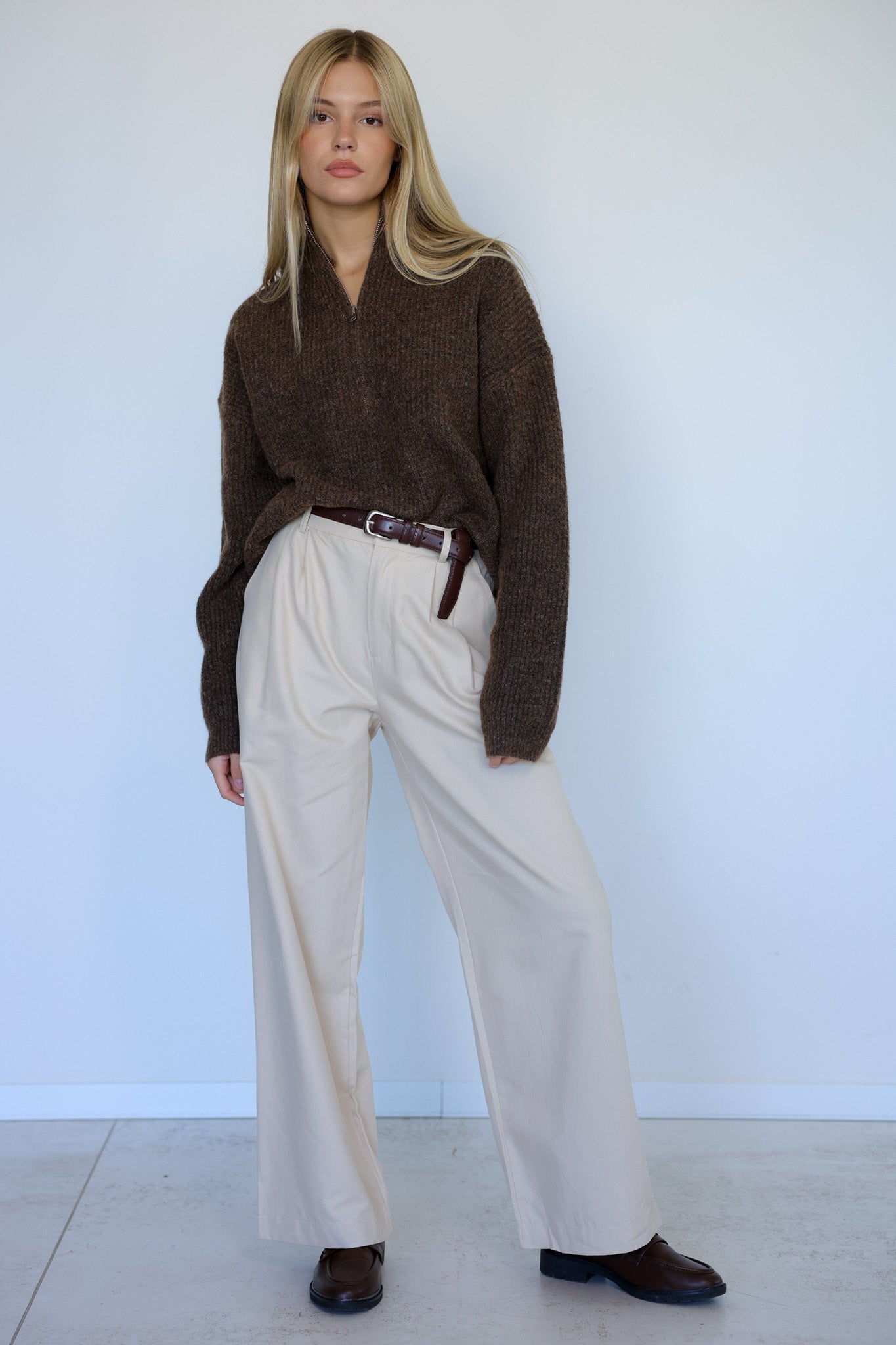 סריג דניאל - חום