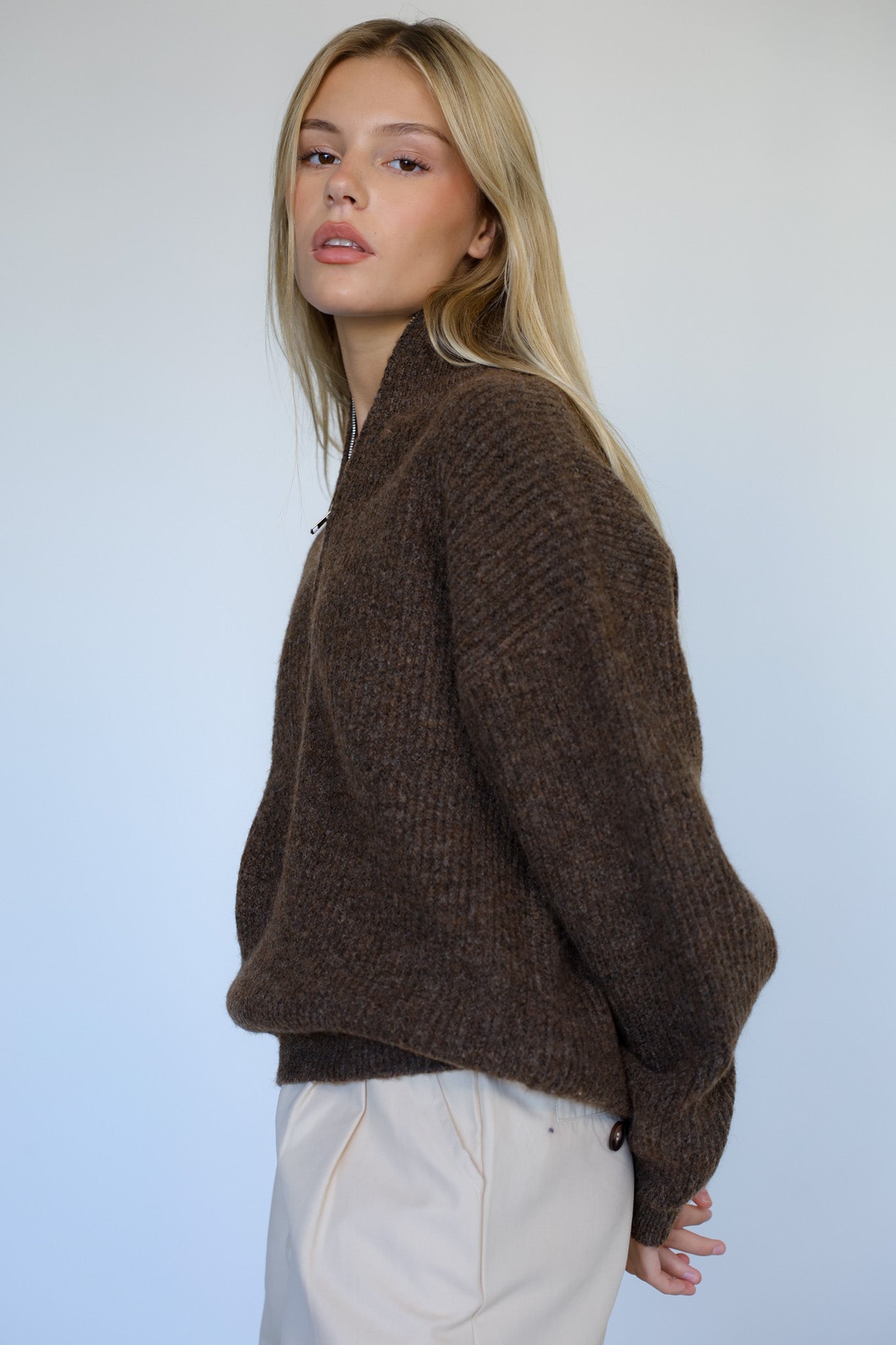 סריג דניאל - חום