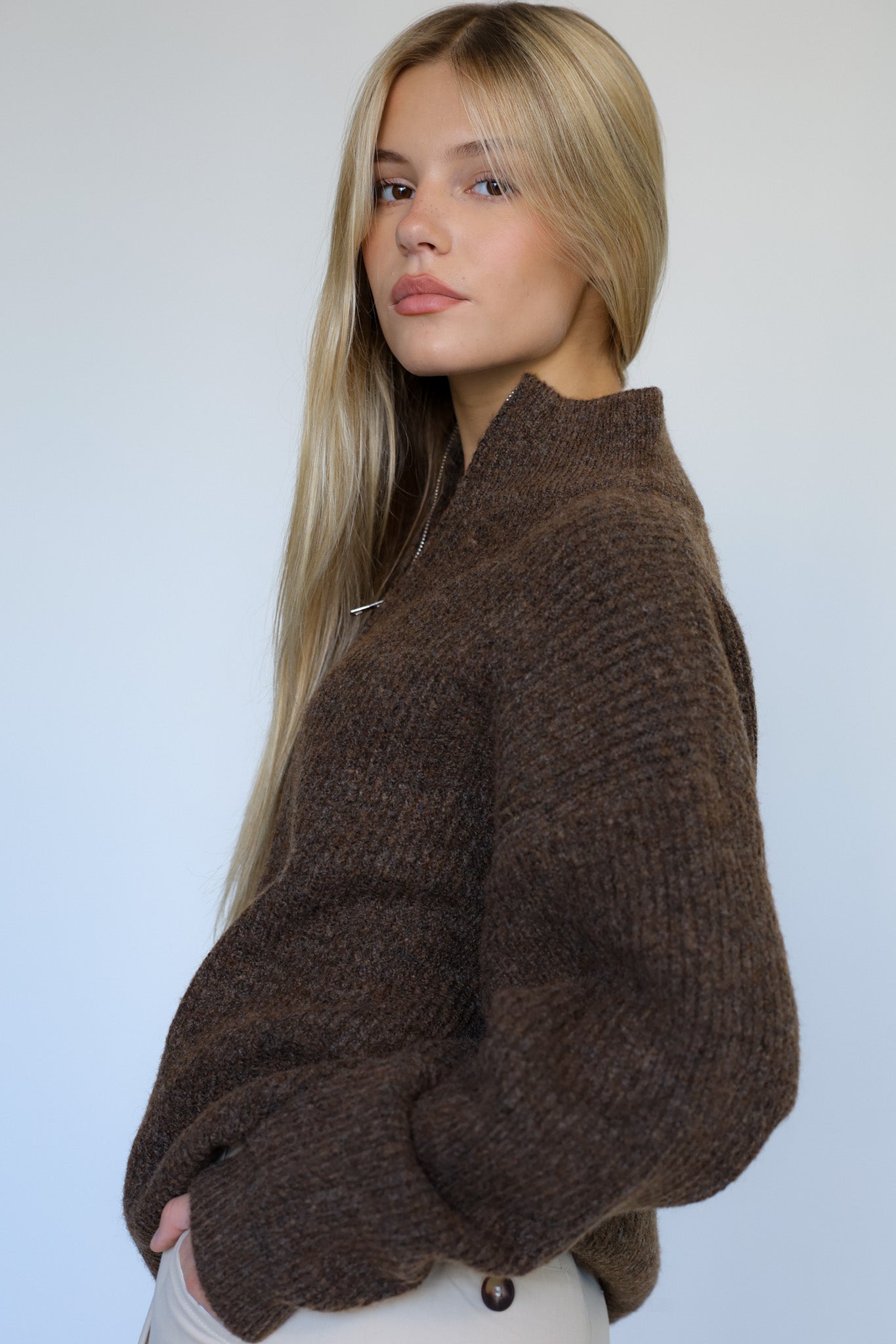 סריג דניאל - חום