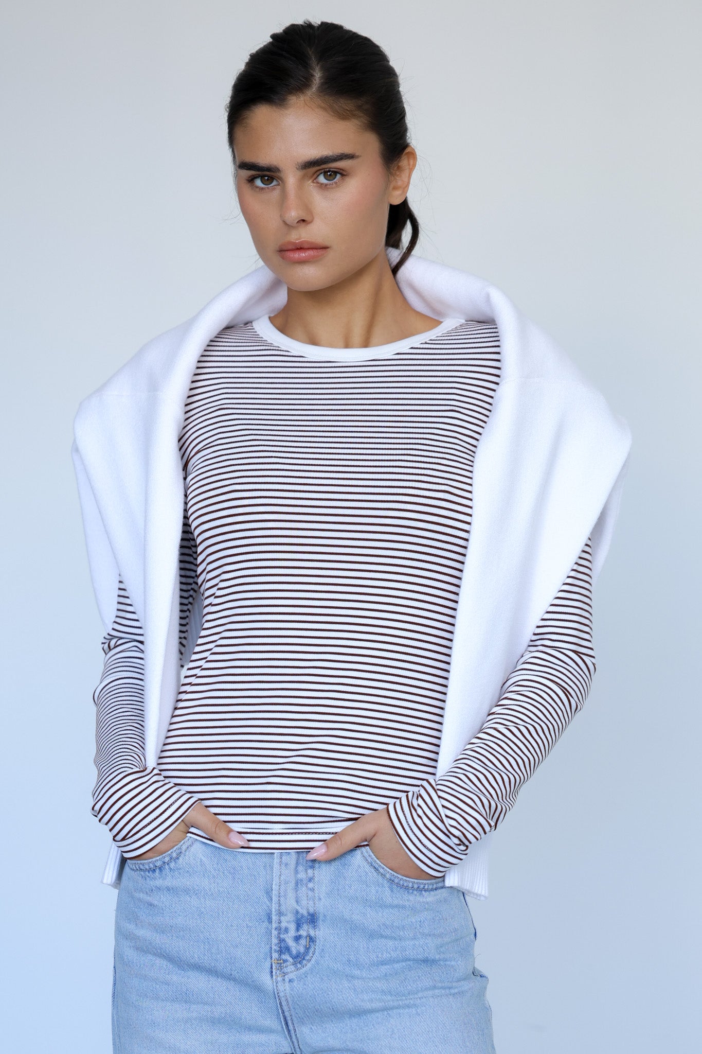 חולצת ורה - לבנה פסים חומים